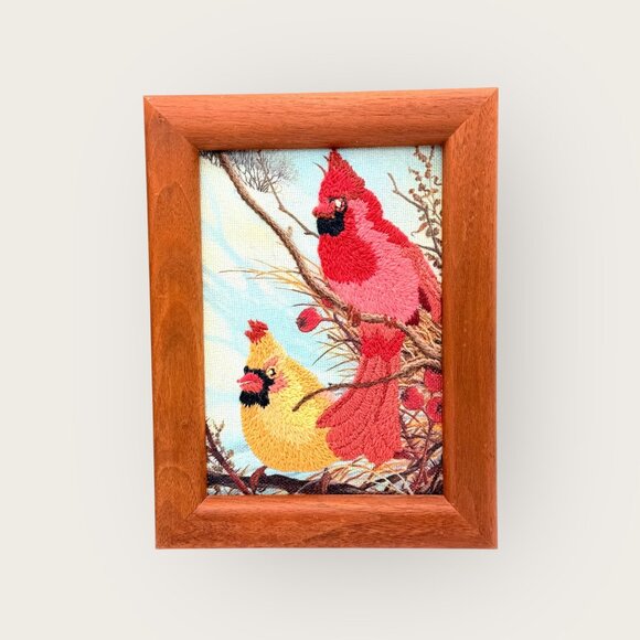 Vintage Framed Embroidered Bird Wall Art Set Chickadees Cardinal 5 x 7 - Picture 3 of 4